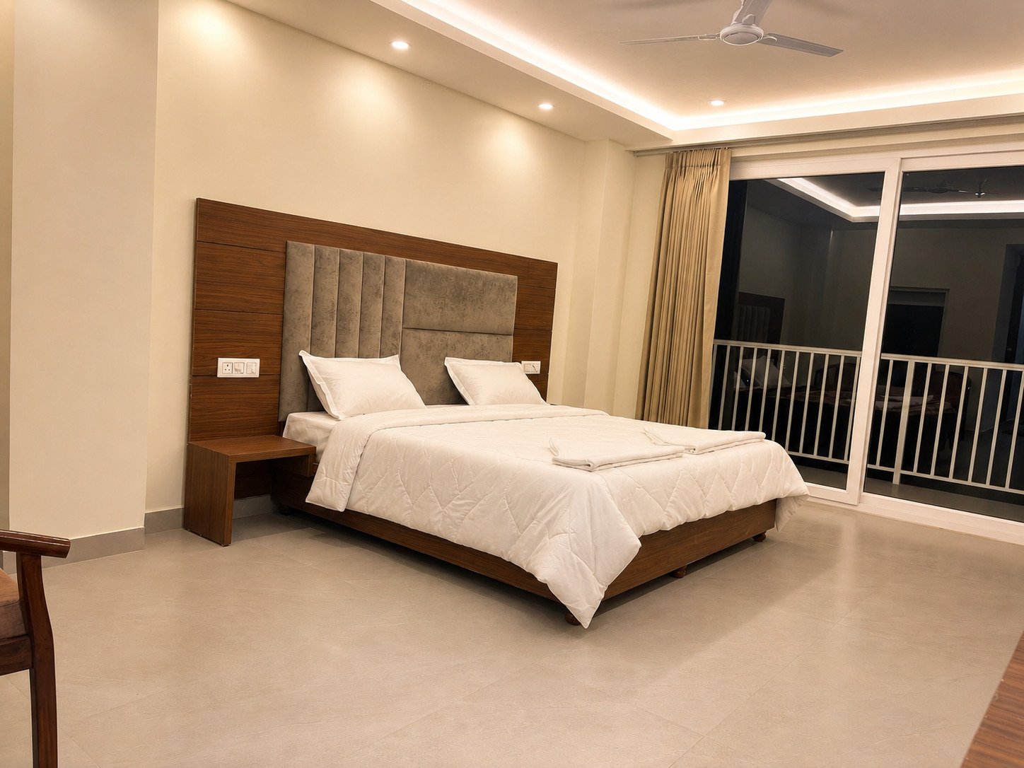 Luxury Mountain View room at Hotel Pineora Dalhousie